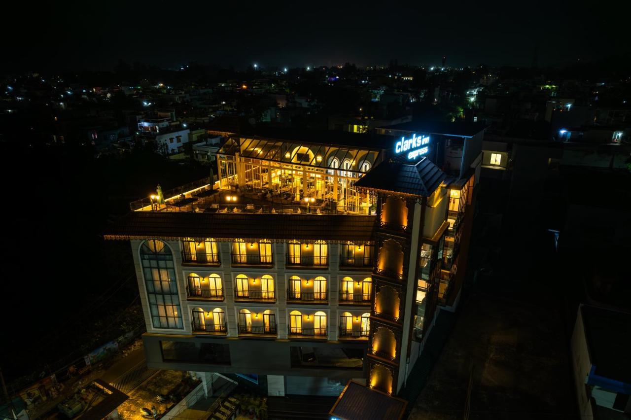 Clarks Inn Express, Rishikesh Exterior photo